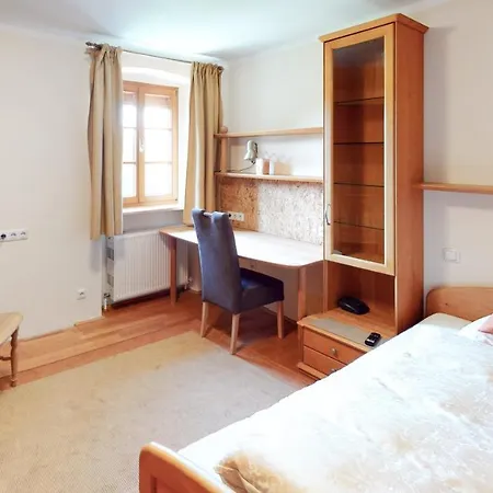 Konukevi Fruehstueckspension Herzog Zu Laah Ansfelden